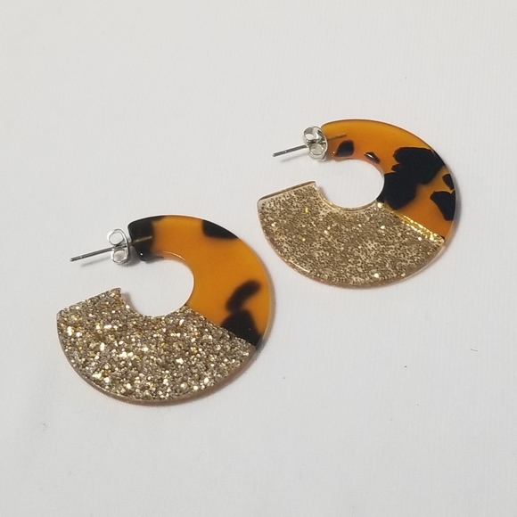 2 For 30 Acrylic Earrings - Picture 2 of 4